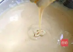 Milk flavor Illustration of how to make red date jam waffles 6