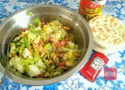 Chinese style Illustration of how to make burgers with pancakes and vegetables 6