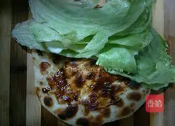 Illustration of how to fill egg cakes with success even for those with disabilities 9