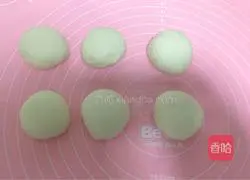 Illustration of how to make scallion pancakes 7