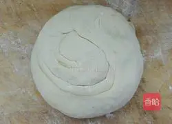 Illustration of how to make green onion pancake 8