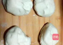 Illustration of how to make crispy green onion pancake 2