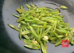 Illustration of how to make braised pancakes 4