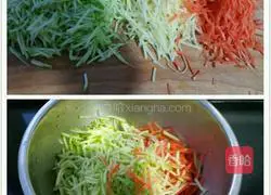 Illustration of how to make pan-fried watermelon and potato cakes 1