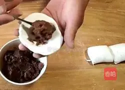 Illustration of making glutinous rice flour bean paste cake 2