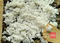 Illustration of how to make radish and meat floss sushi 2