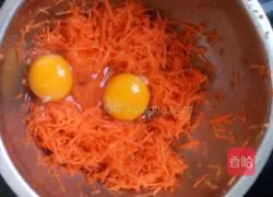 Illustration of how to make egg carrot cake 2