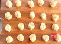 Illustration of how to make traditional peach cake 8