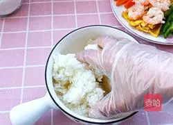 Illustration of how to make shrimp sushi 6