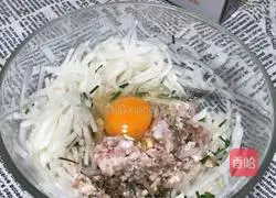 Illustration of how to make egg and carrot cake 3