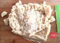 Illustration of how to make traditional peach cake 6