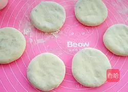 Illustration of how to make carrot and mushroom meat pie 20