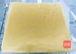 Illustration of how to make jam cherry blossom cake roll 10