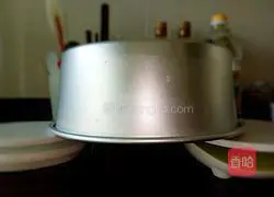 Illustration of how to make eight-inch sponge cake (whipped whole eggs) 11