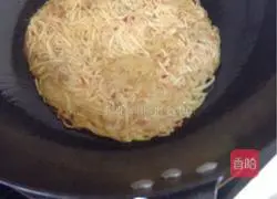 Illustration of how to make potato shredded cake 7