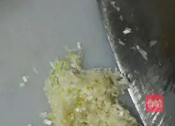 Illustration of how to make green onion and egg pancakes 3