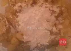 Illustration of how to make salt and pepper potato pancakes 4