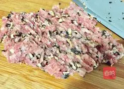 Illustration of how to make steamed meatloaf with mushrooms 5