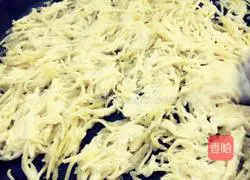 Illustration of how to make pan-fried potato pancakes 8