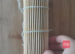 Illustration of how to make radish sushi roll 8