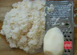 Illustration of how to make minced pork and lotus root cake 1