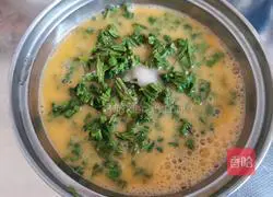 Illustration of how to make Chinese toon sprout egg cake 7