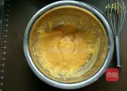 Illustration of how to make eight-inch fresh milk chiffon cake 8