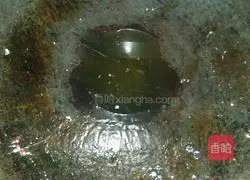 Illustration of how to make egg pancakes with golden steamed buns 6