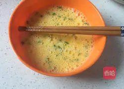 Illustration of how to make egg pancakes 1