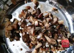 Illustration of how to make Steamed Pork Patties with Horse Hoof and Shiitake Mushrooms 2