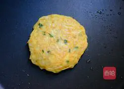 Illustration of how to make rice egg pancake 4