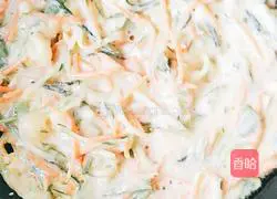 Illustration of how to make fragrant cucumber egg pancake 5