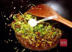 Illustration of Laoganma's Fried Pancakes 12