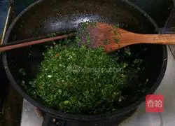 Illustration of how to make fennel stuffed pie 7