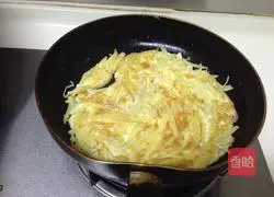 Illustration of how to make pan-fried potato pancakes 7