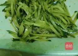 Illustration of how to make chives and egg pancake rolls with salad 6