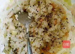 Illustration of how to make fruit sushi rice balls 6