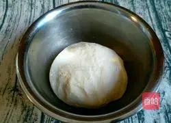 Illustration of how to make onion and pork patties 2