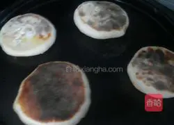 Illustration of how to make sweet potato pancakes 17