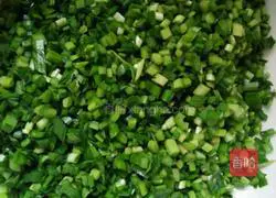 Illustration of how to make chive egg pancake 2