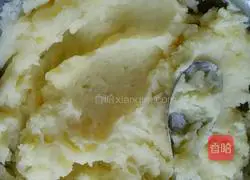 Illustration of how to make two-flavor potato pancakes 6