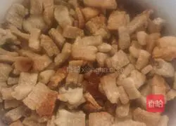 Illustration of how to make cornmeal and lard shuttlecock 2