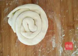 Illustration of how to make scallion pancakes 6