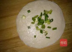 Illustration of how to make scallion pancakes 3