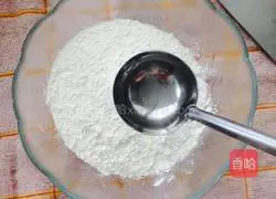 Illustration of how to make hot noodles and scallion pancakes 4