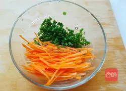 Illustration of how to make carrot and scallion pancakes 2