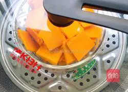 Illustration of how to make money pumpkin cake 2