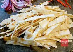 Illustration of how to make fried bean sprouts and shredded pork cakes 8