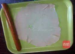 Illustration of how to make green onion cake 6