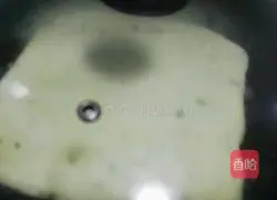 The dough is fragrant with green onions.Illustration of how to make cakes 11